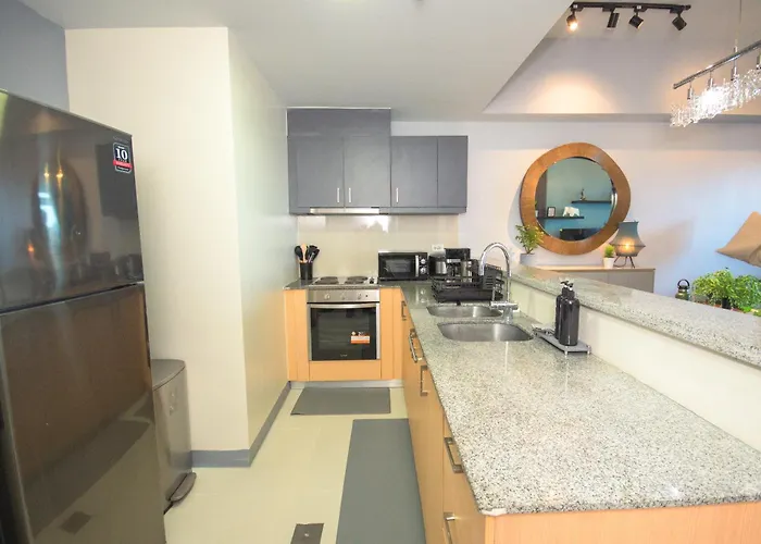 Apartment Luxury 120sqm Uptown Bgc With Spectacular Balcony View *