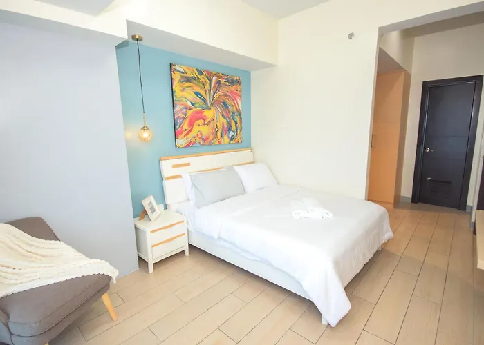 Luxury 120sqm Uptown Bgc With Spectacular Balcony View *