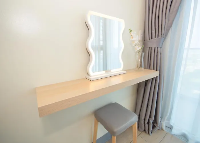 Luxury 120sqm Uptown Bgc With Spectacular Balcony View *