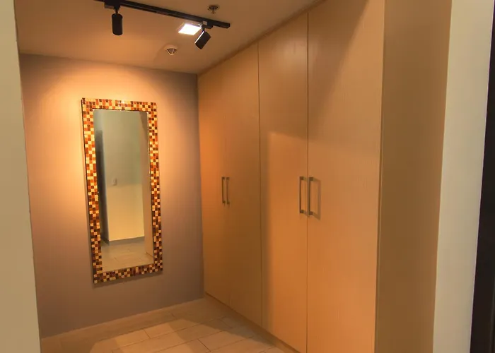 Luxury 120sqm Uptown Bgc With Spectacular Balcony View * Manila