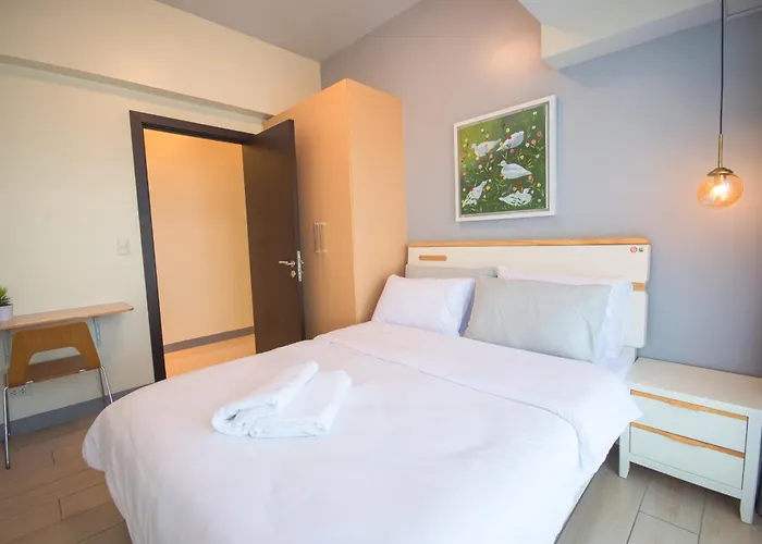 Luxury 120sqm Uptown Bgc With Spectacular Balcony View Apartment