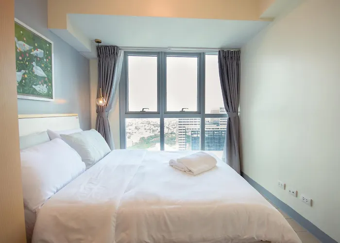 Luxury 120sqm Uptown Bgc With Spectacular Balcony View Manila