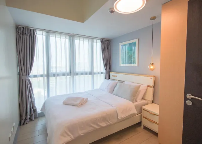 Luxury 120sqm Uptown Bgc With Spectacular Balcony View Manila